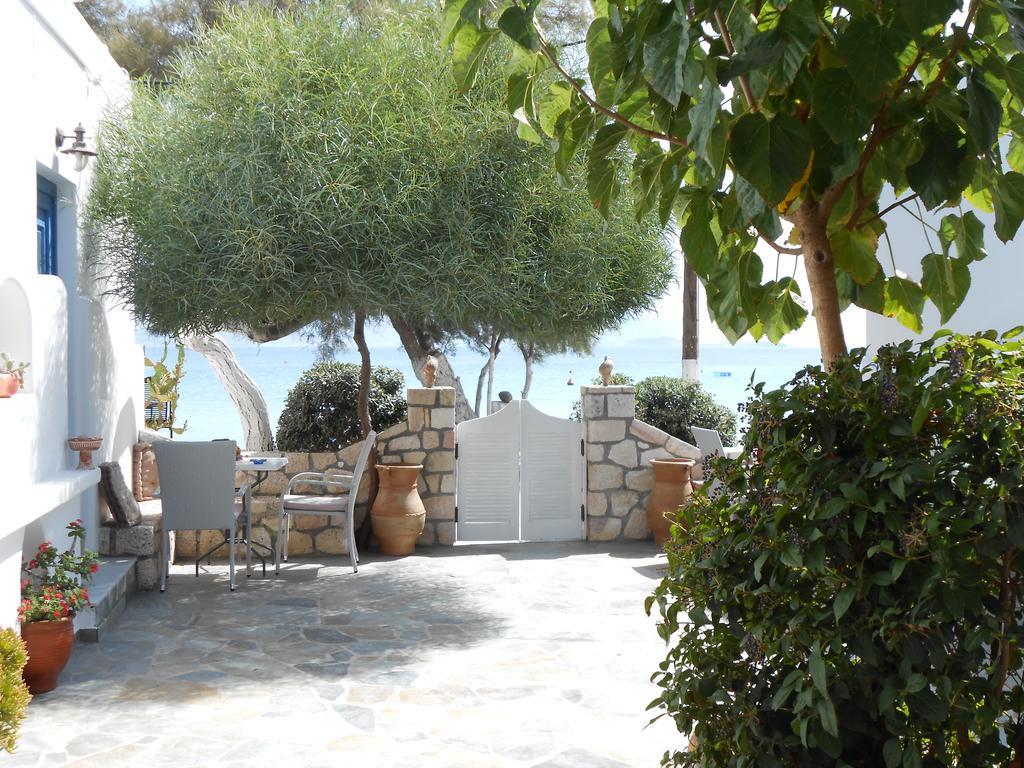 Floras Rooms Pollonia Exterior foto